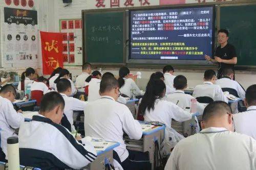 深入基層指導(dǎo)教研 竭誠(chéng)服務(wù)一線教學(xué)