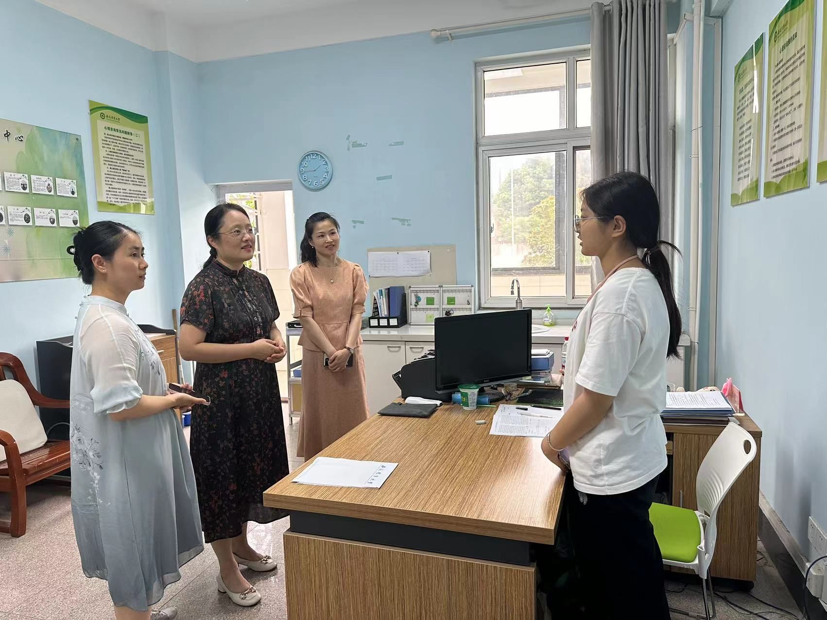 【畢業(yè)季】“芯”話(huà)別 傾聽(tīng)“芯”聲 “寓”見(jiàn)關(guān)懷——校領(lǐng)導(dǎo)深入走訪畢業(yè)生宿舍，開(kāi)展教育咨詢(xún)服務(wù)